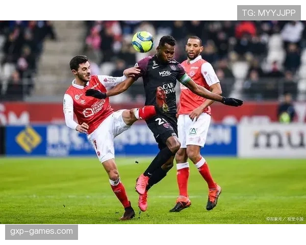 凯塞多表现分析:如何提升球队防线的稳定性与防守效率 凯塞多表现分析:如何提升球队防线的稳定性与防守效率